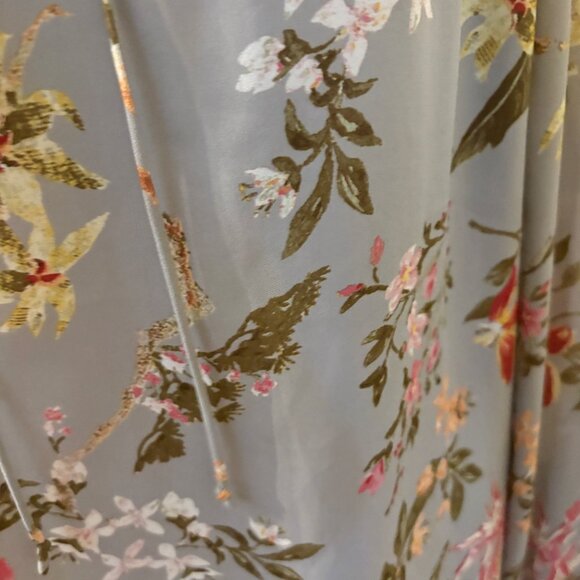 Violet + Claire Floral Blouse – Long Sleeve, Size Medium, Gray - Picture 2 of 3